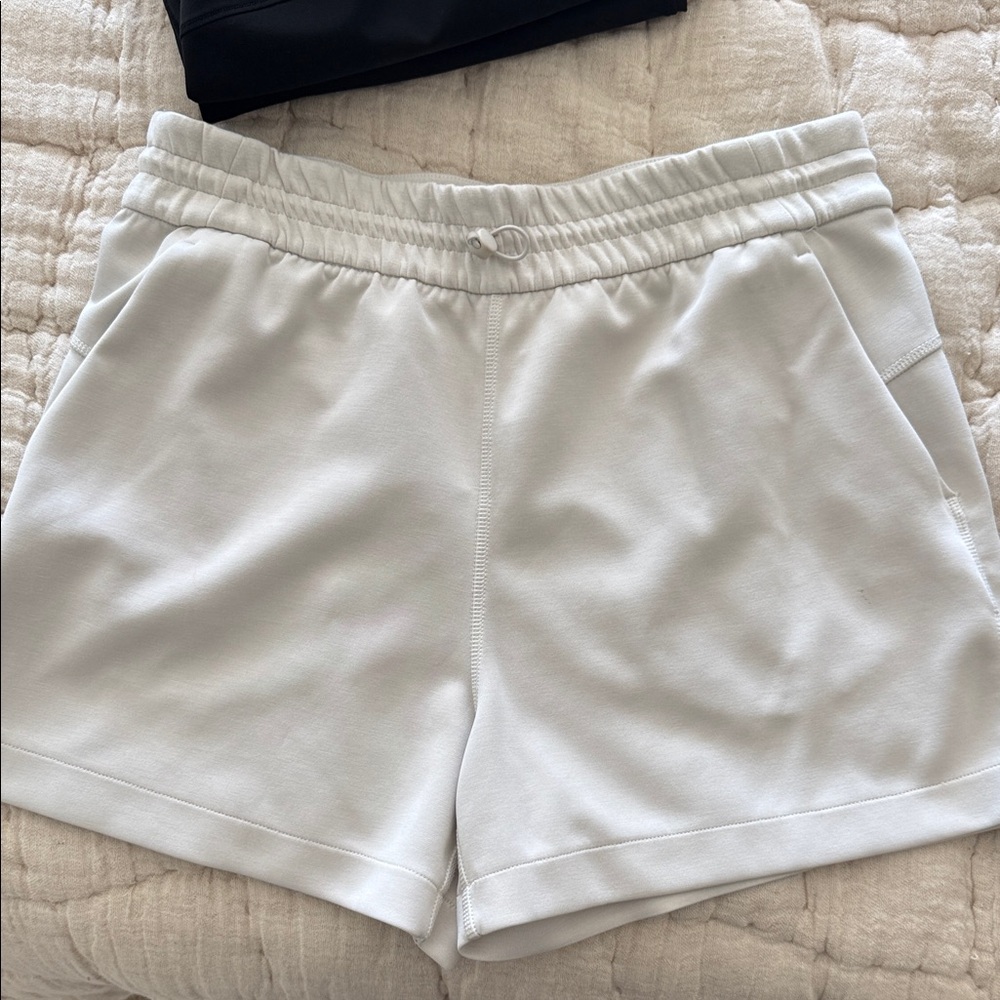 Lululemon soft stream shorts